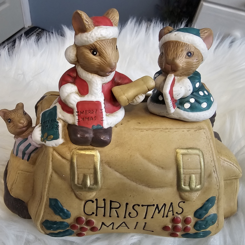Christmas Mail Mouse Figurine Set - Tan, Red, Green